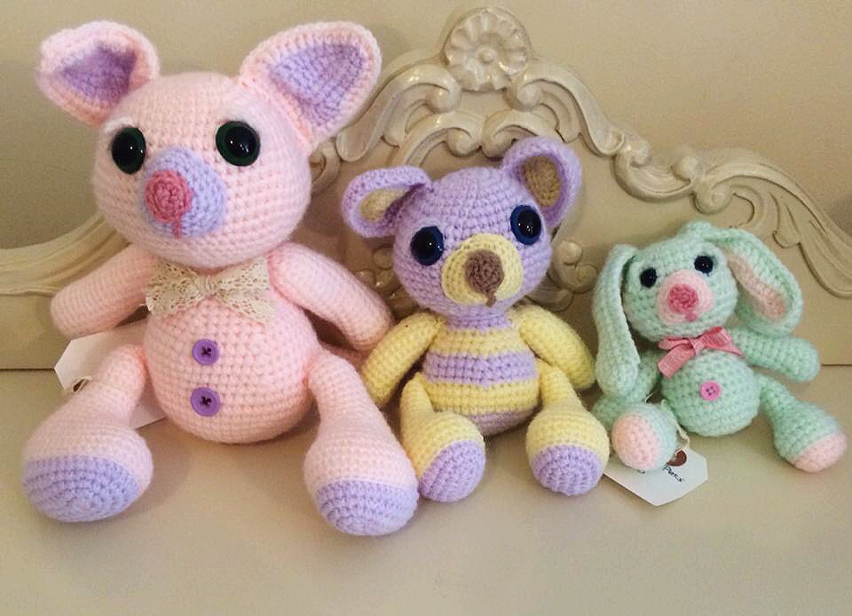 A range of crochet teddy sizes and patterns